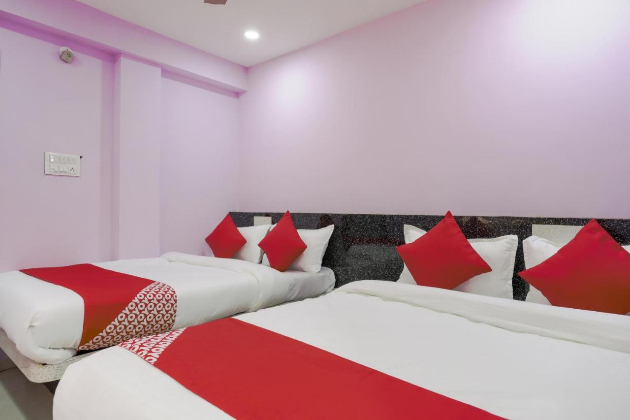 Oyo 45752 Hotel Sb Palace Godarpura Kültér fotó