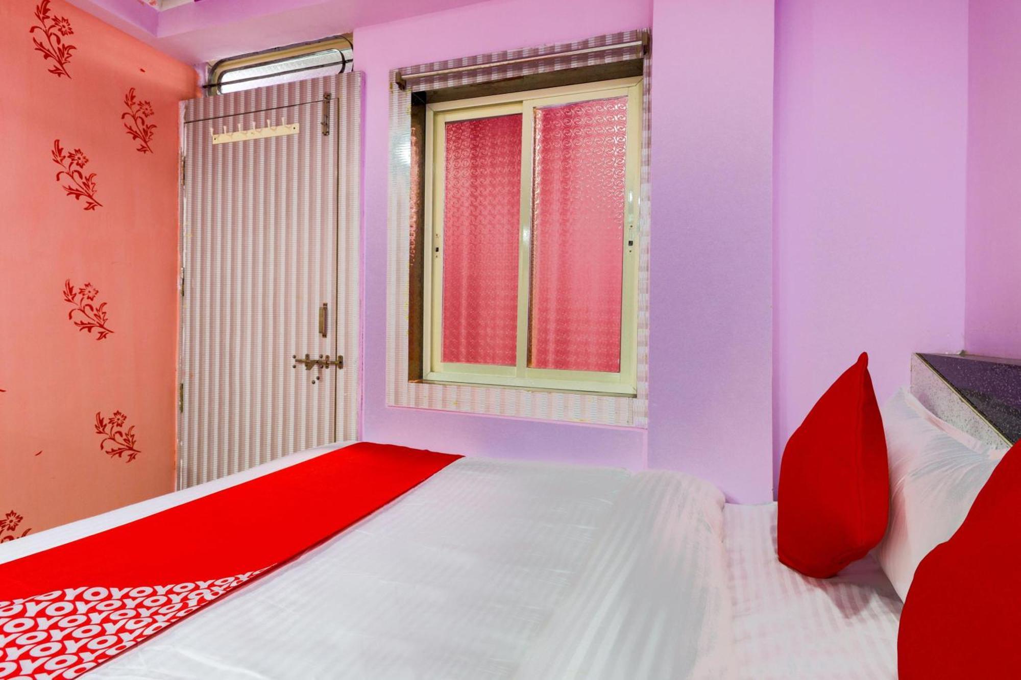 Oyo 45752 Hotel Sb Palace Godarpura Kültér fotó