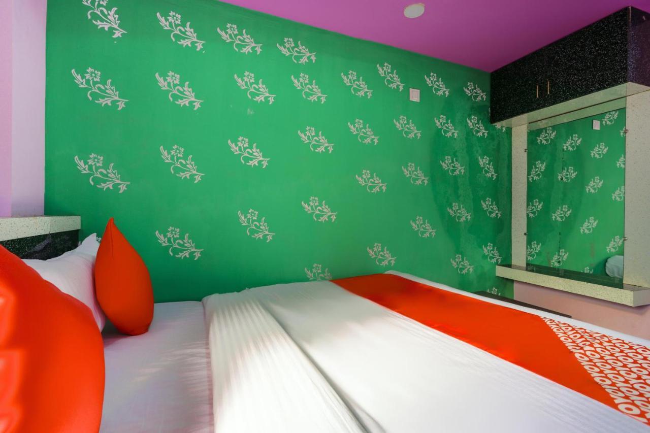 Oyo 45752 Hotel Sb Palace Godarpura Kültér fotó